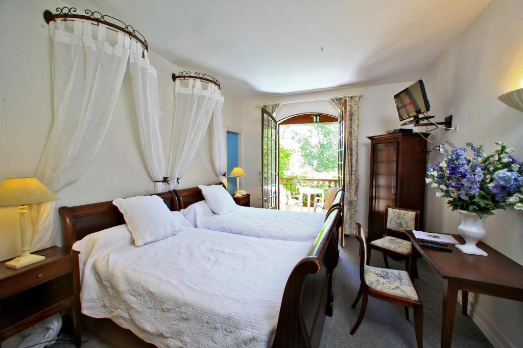 Auberge De L'Etang Bleu Vieux-Mareuil Rum bild