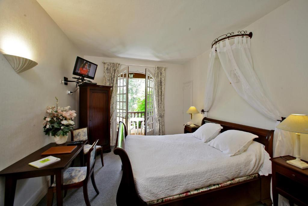 Auberge De L'Etang Bleu Vieux-Mareuil Rum bild